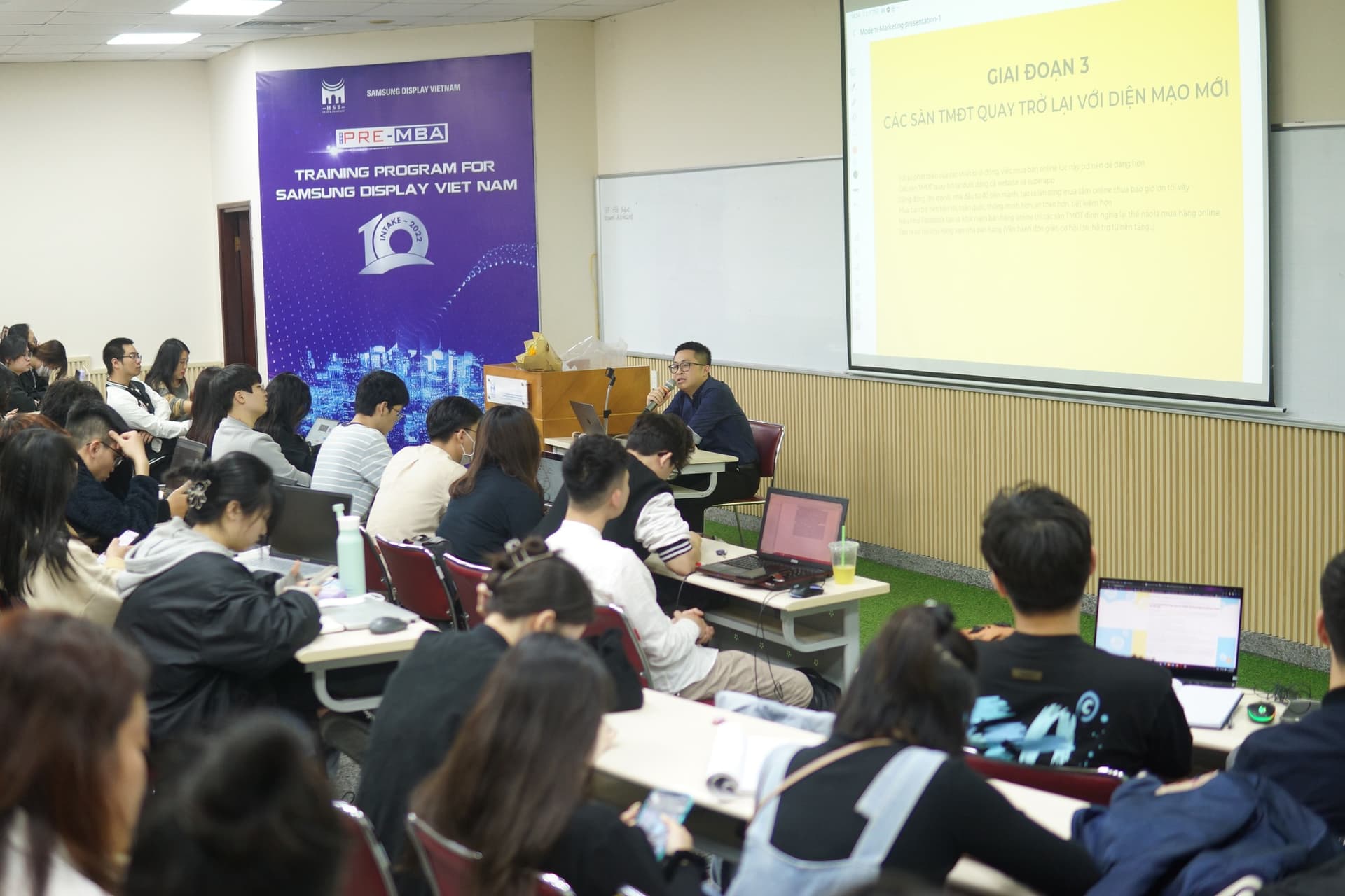 Hướng dẫn đăng kí nguyện vọng vào Trường Quản trị và Kinh doanh HSB năm 2023