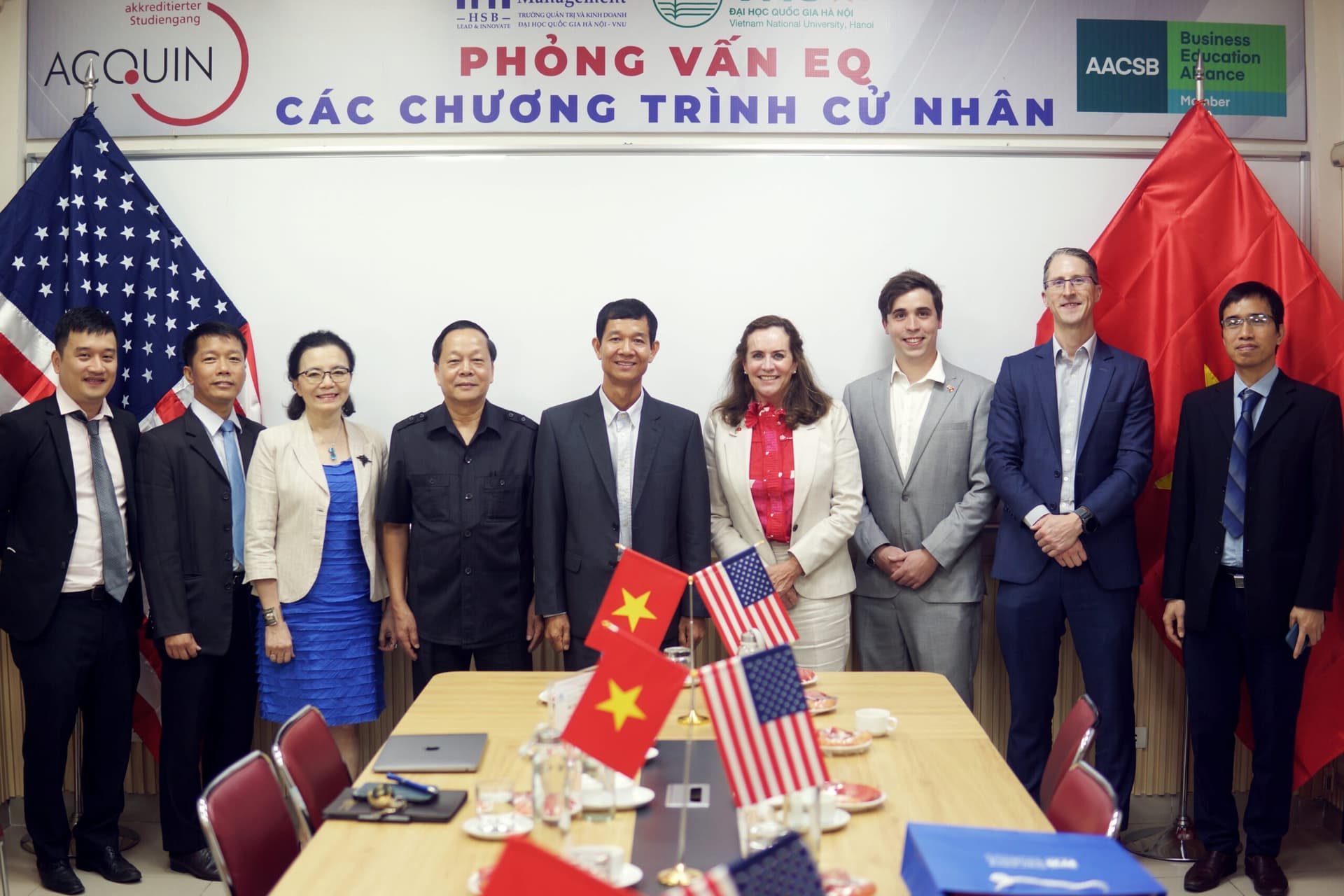 ĐẶC PHÁI VIÊN TỔNG THỐNG MỸ THẢO LUẬN VỀ HỢP TÁC VỚI HSB