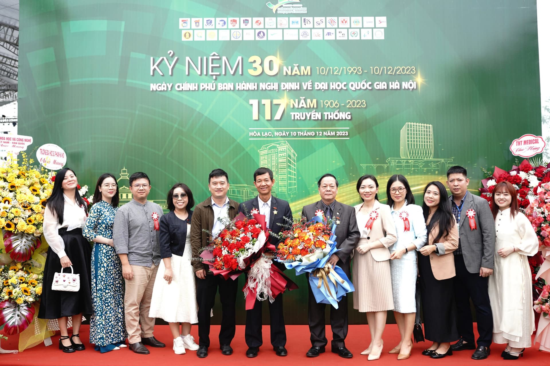 Trường Quản trị và Kinh doanh tham gia sự kiện 30 năm ngày Chính phủ ban hành Nghị định về ĐHQGHN (10/12/1993 - 10/12/2023) và 117 năm truyền thống (1906 - 2023)