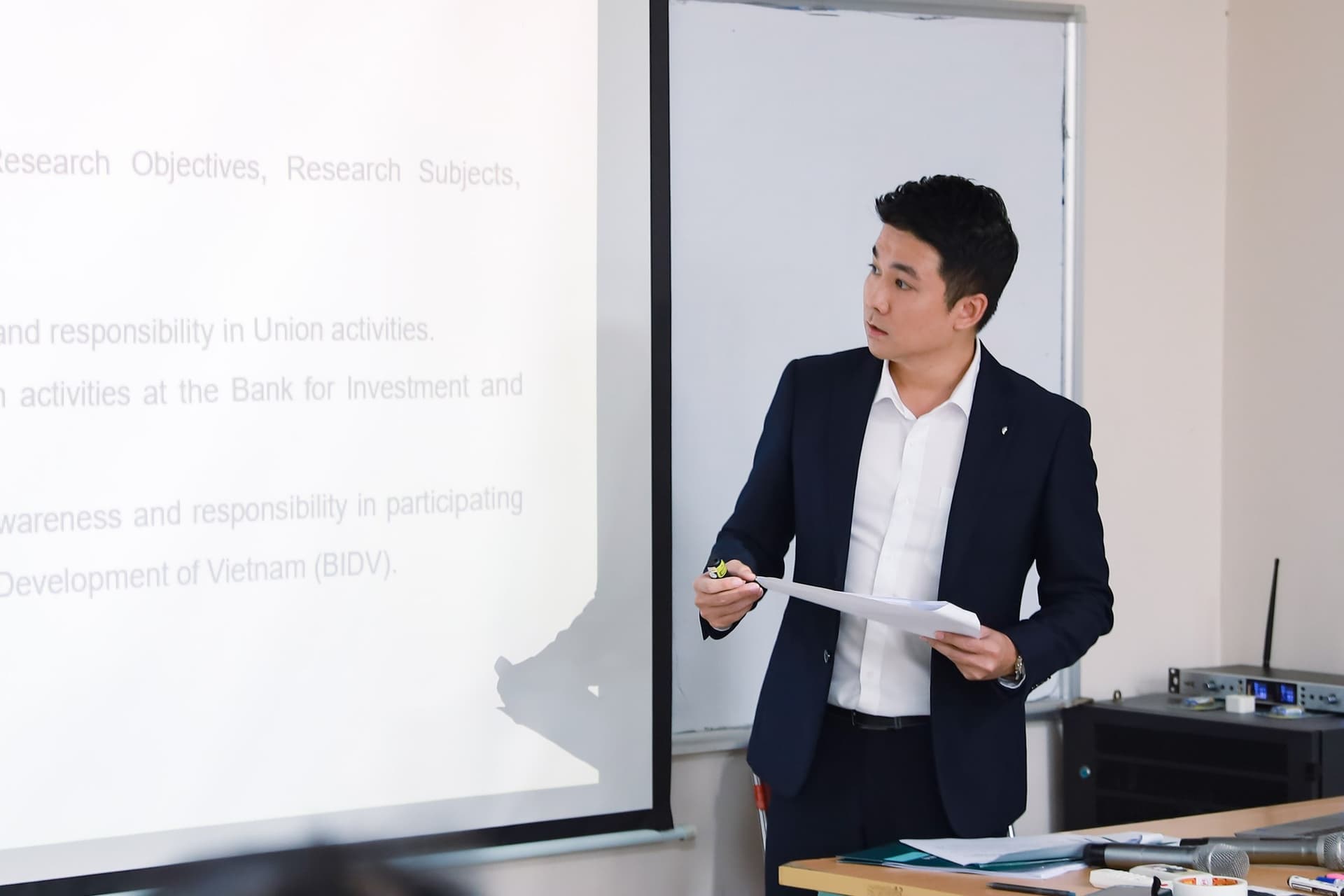 Bảo vệ Luận văn Thạc sĩ chuyên ngành Quản trị Kinh doanh (MBA-HSB) và ngành Quản trị Công nghệ và Phát triển Doanh nghiệp (MOTE)