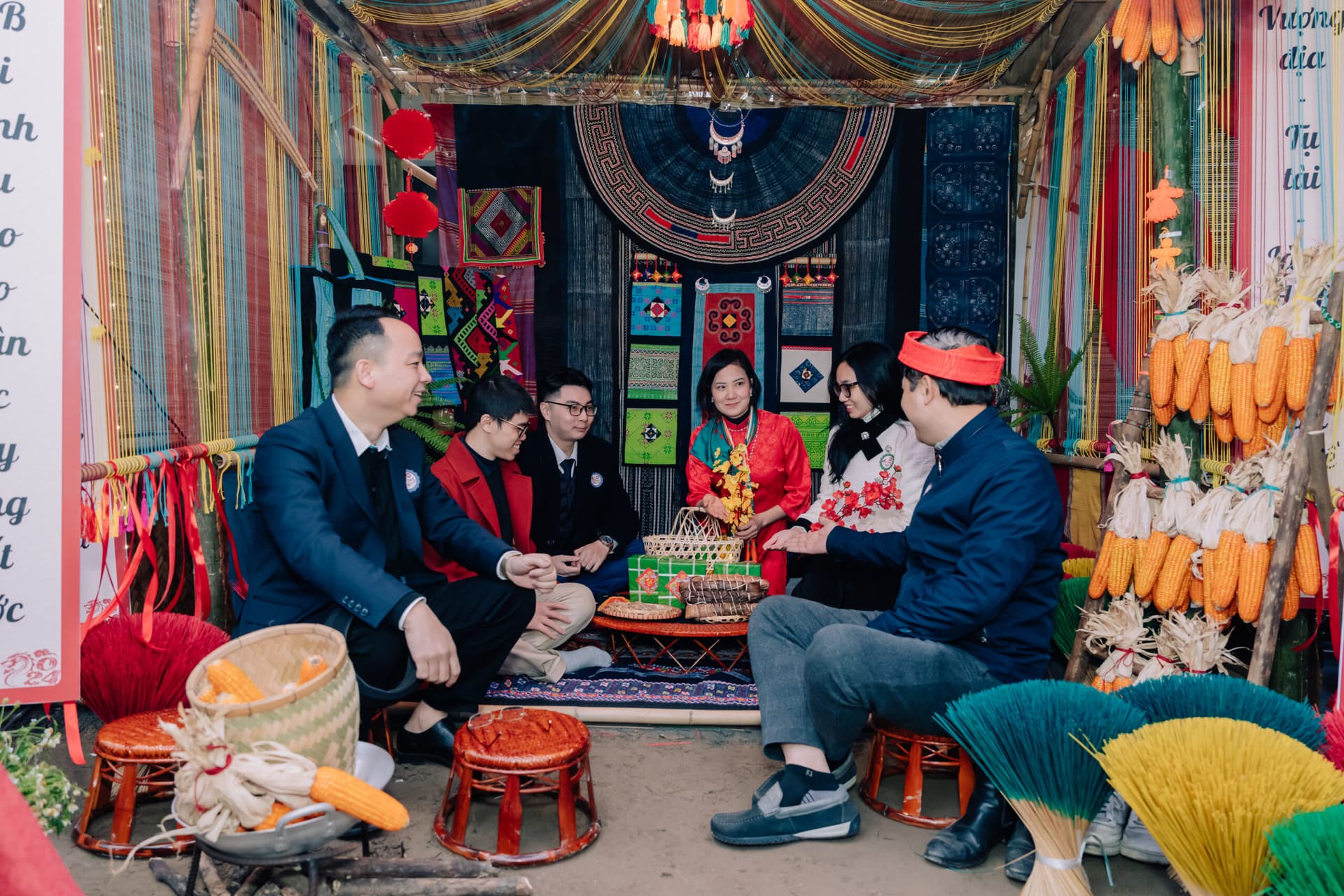 Sinh viên học được gì tại Hội Làng 2024?