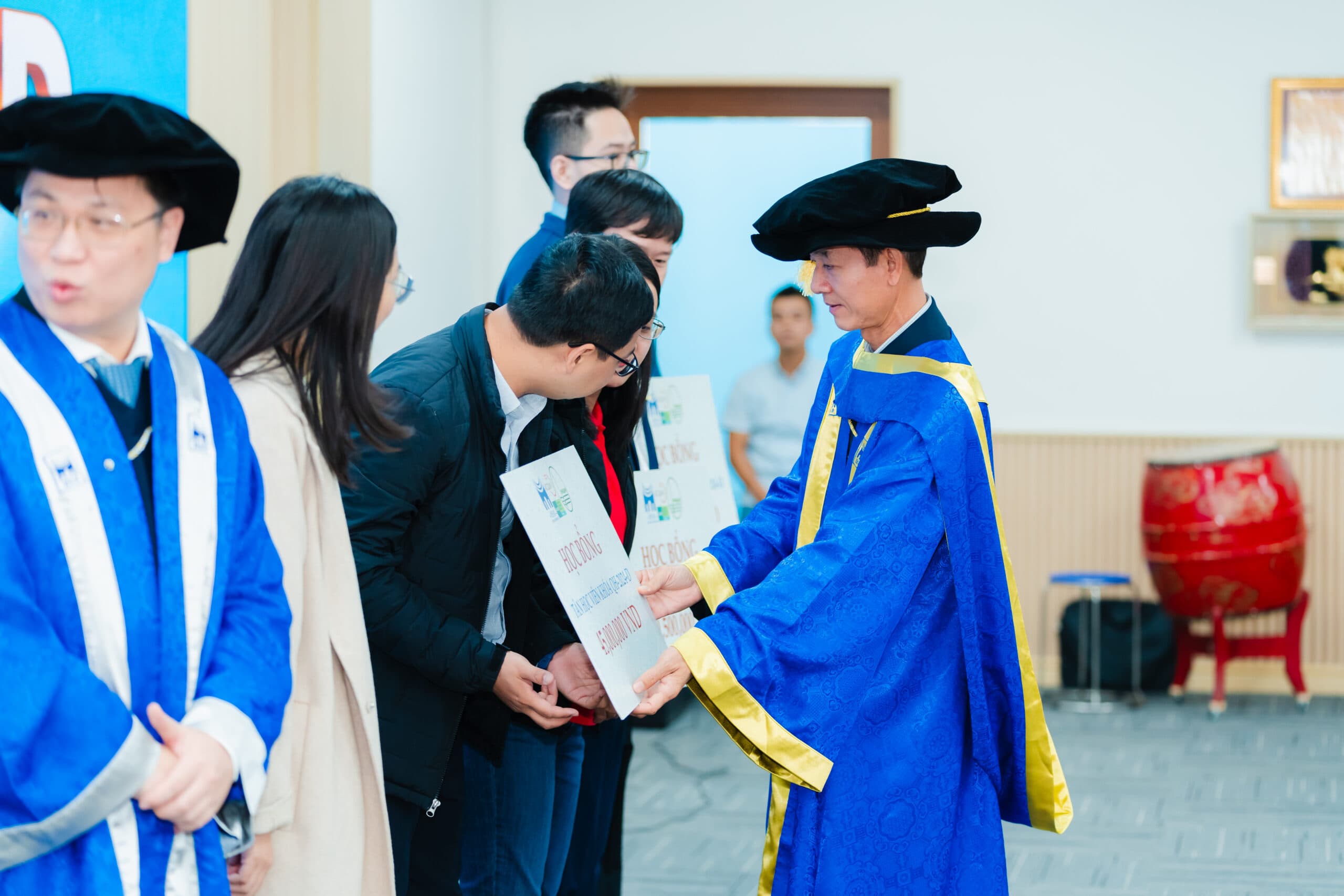 Khai giảng và Trao bằng Tốt nghiệp các Chương trình Sau Đại học tại Trường Quản trị và Kinh doanh (HSB)