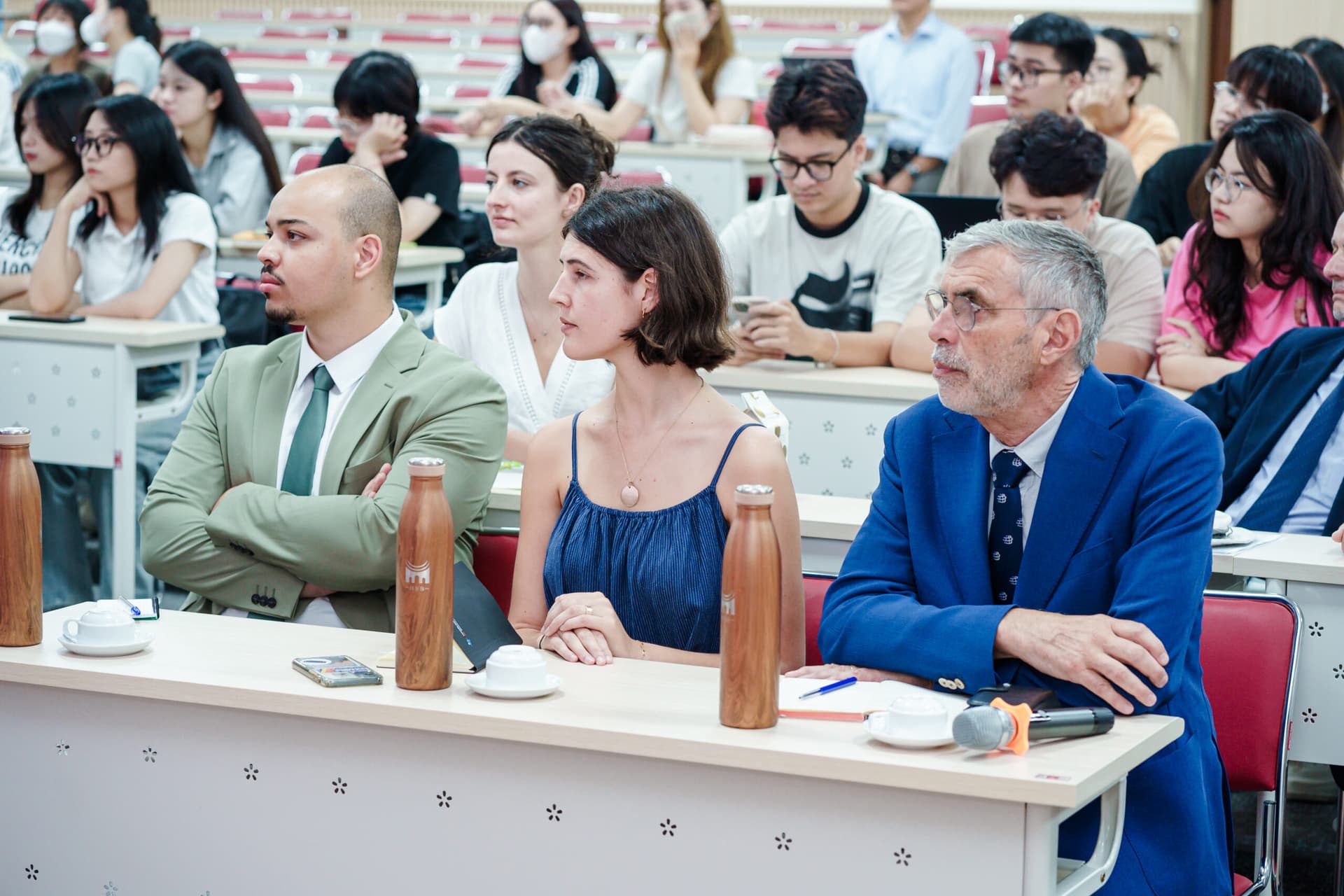 TRƯỜNG QUẢN TRỊ VÀ KINH DOANH TIẾP ĐOÀN HỌC VIÊN ĐẾN TỪ CÁC TRƯỜNG ĐẠI HỌC UY TÍN CỦA BỈ