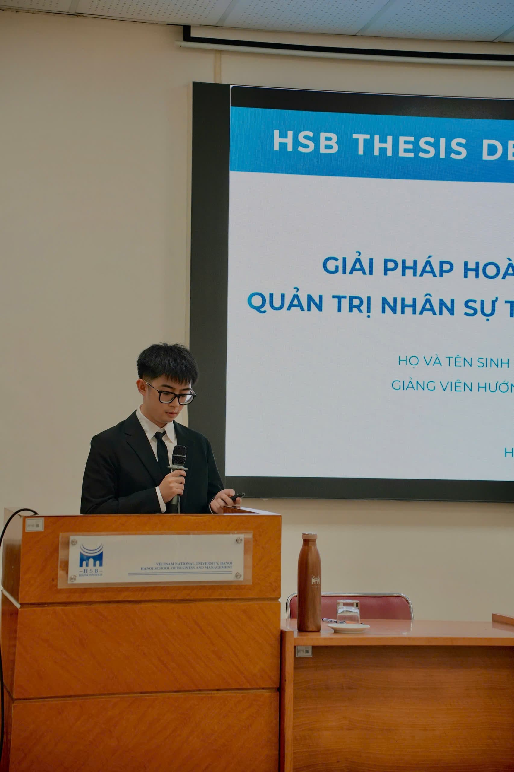 Sinh viên HSB nhận học bổng danh giá từ Aston University (Vương quốc Anh)